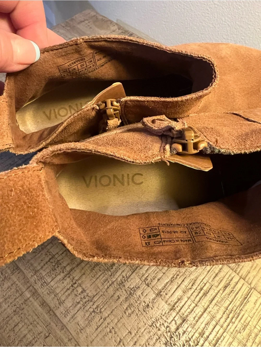 EUC- Vionic Vera Suede Ankle Booties in Toffee Brown with Inside Zip.Size 9.5